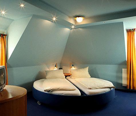 Hôtel Knopf Und Knopf Erlebniswelt à Warthausen Chambre photo